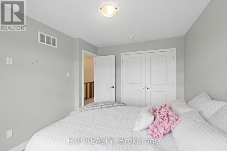 28297698/653-putney-crescent/stittsville-south/ottawa/ontario/K2S2N7_32