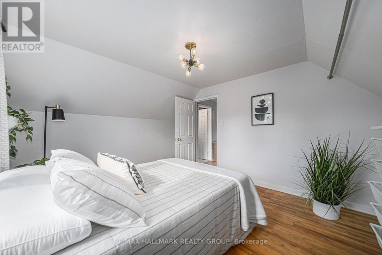 28972487/921-wingate-drive/elmvale-acresurbandale/ottawa/ontario/K1G1S6_21