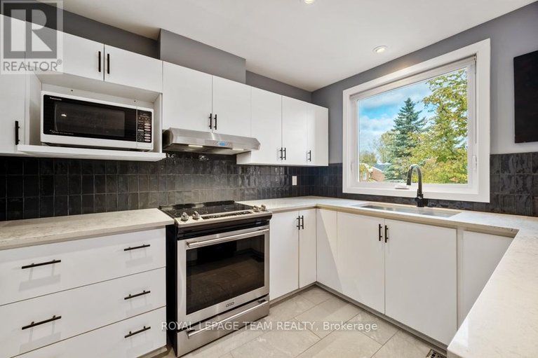 29676551/103-dunbarton-court/cardinal-glen/ottawa/ontario/K1K4L5_12