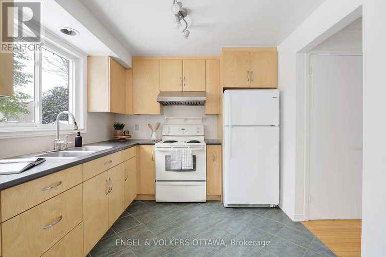 29097946/60-homestead-street/borden-farmstewart-farmcarleton-heightsparkwood-hills/ottawa/ontario/K2E7N6_11