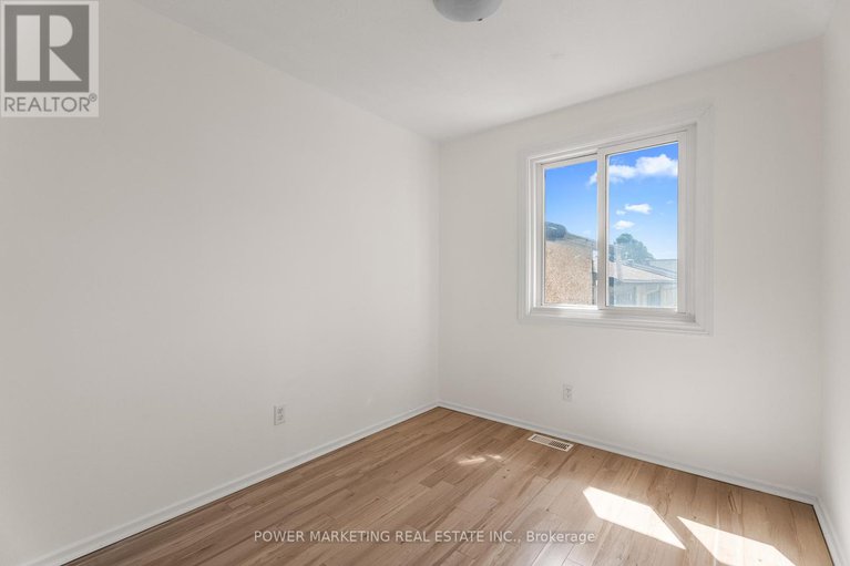 28515653/1280-bethamy-lane/beacon-hill-south/ottawa/ontario/K1J8P3_28