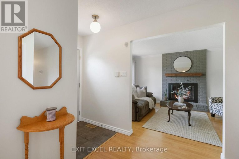28416258/396-roxdale-avenue/bilberry-creekqueenswood-heights/ottawa/ontario/K1E1V5_2