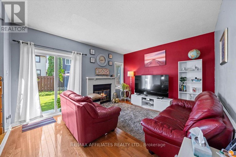 28458196/300-sylvie-terrace/bilberry-creekqueenswood-heights/ottawa/ontario/K1E3M2_10