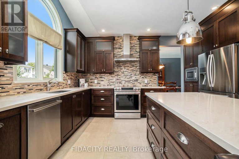 28652644/14-franklin-cathcart-crescent/stittsville-south/ottawa/ontario/K2S2A7_15