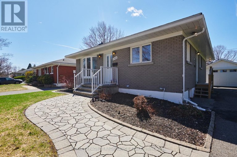29636837/1582-digby-street/riverview-park/ottawa/ontario/K1G0P6_3