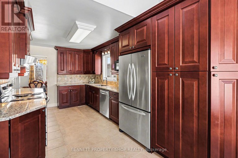 29417318/1408-eastcliffe-way/pineview/ottawa/ontario/K1B5H6_6