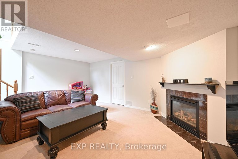 29255057/677-wildshore-crescent/riverside-southgloucester-glen/ottawa/ontario/K1V1Y1_32