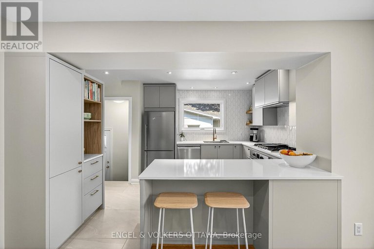 28835292/557-roosevelt-avenue/mckellarhighland/ottawa/ontario/K2A2A2_15