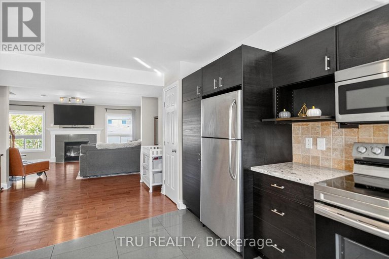 28954413/2642-palings-private/emerald-woodssawmill-creek/ottawa/ontario/K1T4A4_17