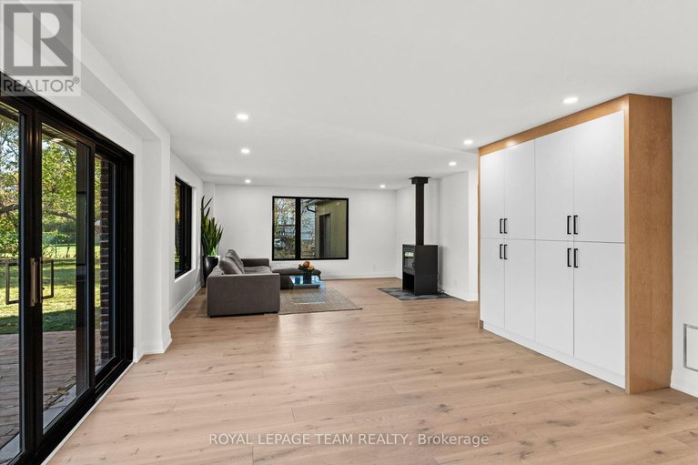 28989052/5575-south-sunset-drive/manotick-long-island-nicholls-island/ottawa/ontario/K4M1J4_23
