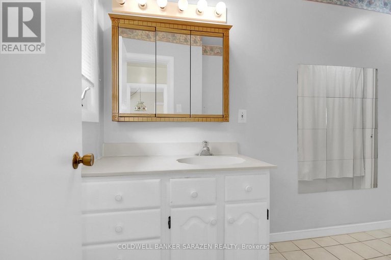 28626682/70-viewmount-drive/meadowlandscrestview/ottawa/ontario/K2G3C3_30