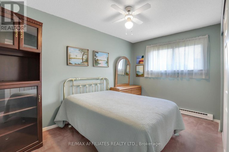28771604/17-canfield-road/sheahan-estatestrend-village/ottawa/ontario/K2H5S7_23