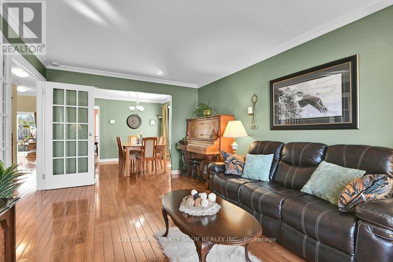 28350114/6156-vineyard-drive/convent-glen/ottawa/ontario/K1C2N6_7