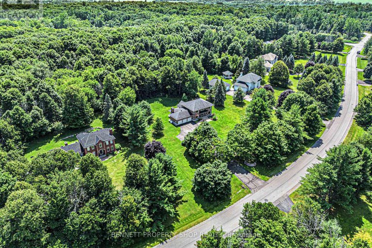 28689701/1410-sherruby-way/rural-kanata-central/ottawa/ontario/K2W1B1_34