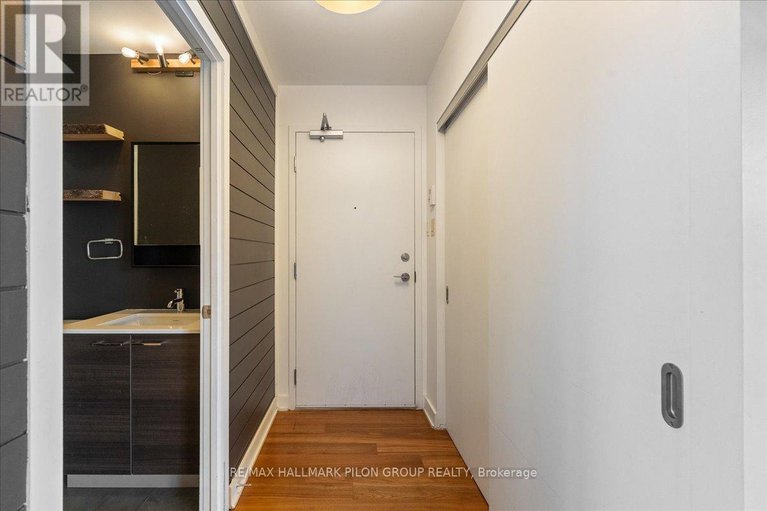 28517336/527-349-mcleod-street/ottawa-centre/ottawa/ontario/K2P0S1_11