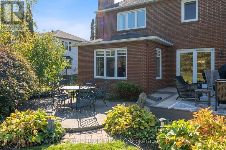 28931406/5569-whitewood-avenue/manotick-village-manotick-estates/ottawa/ontario/K4M1E1_42