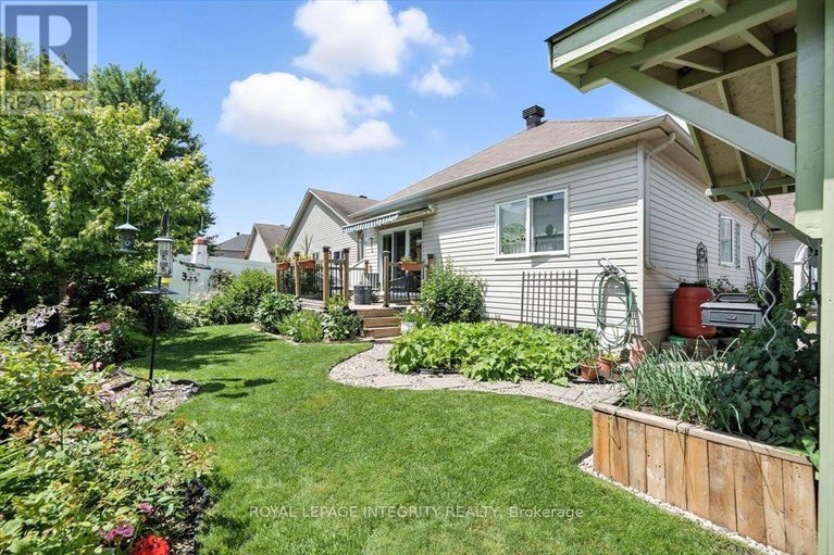 29339482/1030-valin-street/fallingbrookgardenway-south/ottawa/ontario/K4A4X7_39