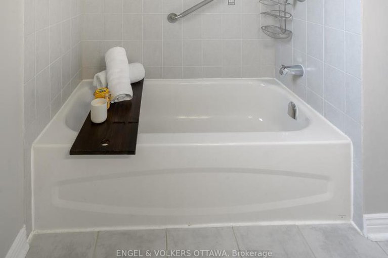 28925521/355-kintyre-private/carleton-square/ottawa/ontario/K2C3M6_29