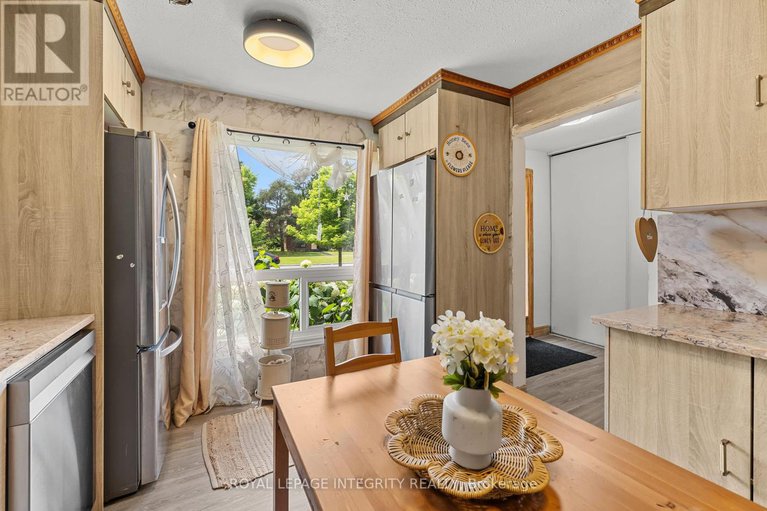 28599502/3485-mccarthy-road/hunt-clubwestern-community/ottawa/ontario/K1V8Z9_12