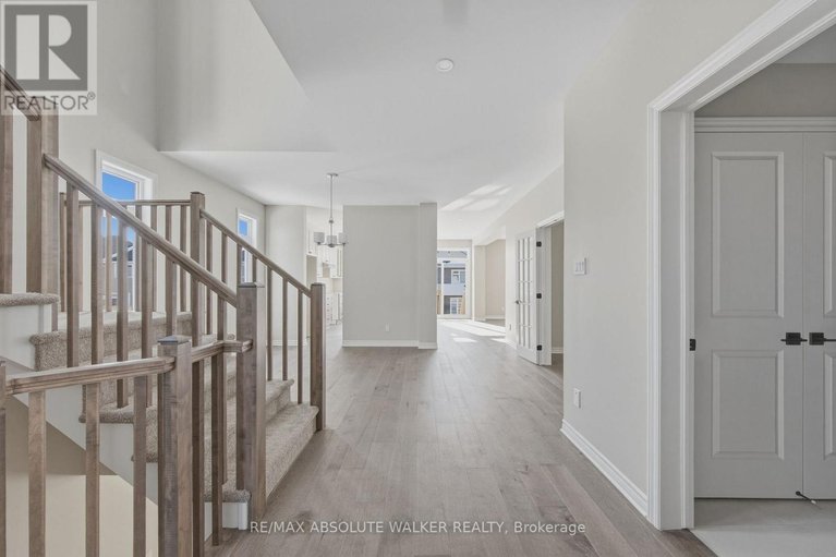 29674696/803-antonio-farley-street/camelot/ottawa/ontario/K4A5N3_3