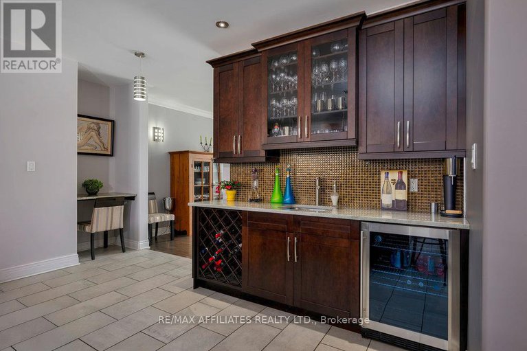 28142173/2284-summerside-drive/manotick-east-to-manotick-station/ottawa/ontario/K4M1B4_15