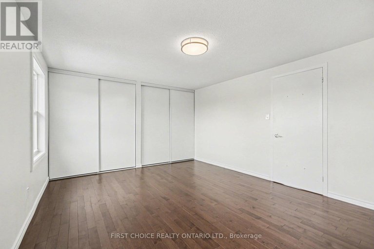 29457498/883-lawnsberry-drive/chatelaine-village/ottawa/ontario/K1E1Y2_11