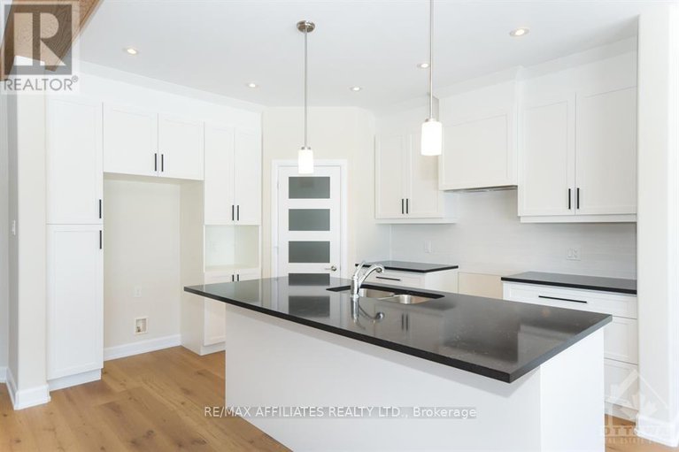 26961653/441-aurora-street/sunset-flat/embrun/ontario/K0A1W0_4