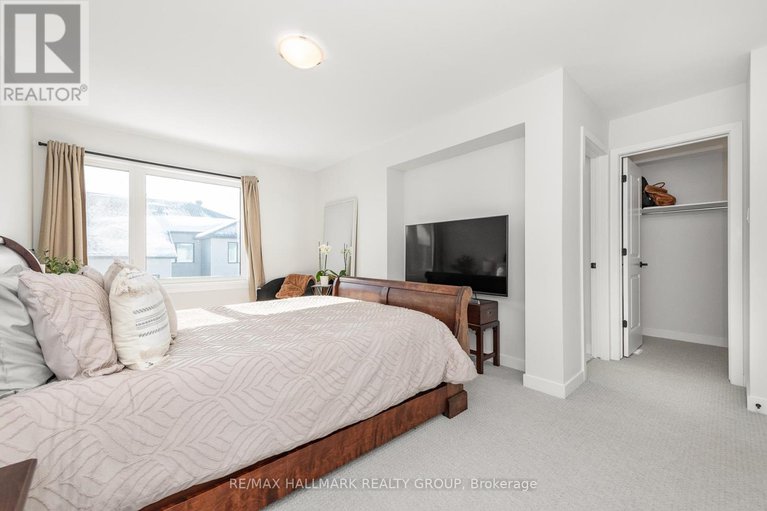 29405995/2260-copperhead-street/mer-bleuebradley-estatesanderson-park/ottawa/ontario/K1W4W6_26