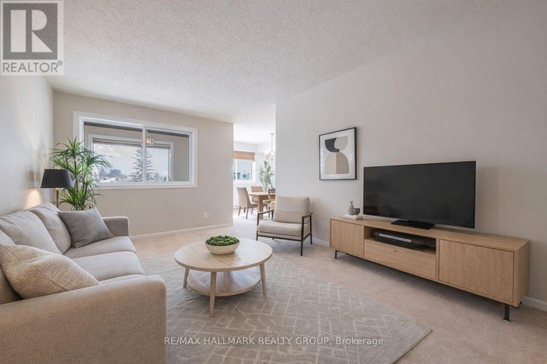 29371186/302-318-lorry-greenberg-drive/hunt-club-parkgreenboro/ottawa/ontario/K1T2R5_15