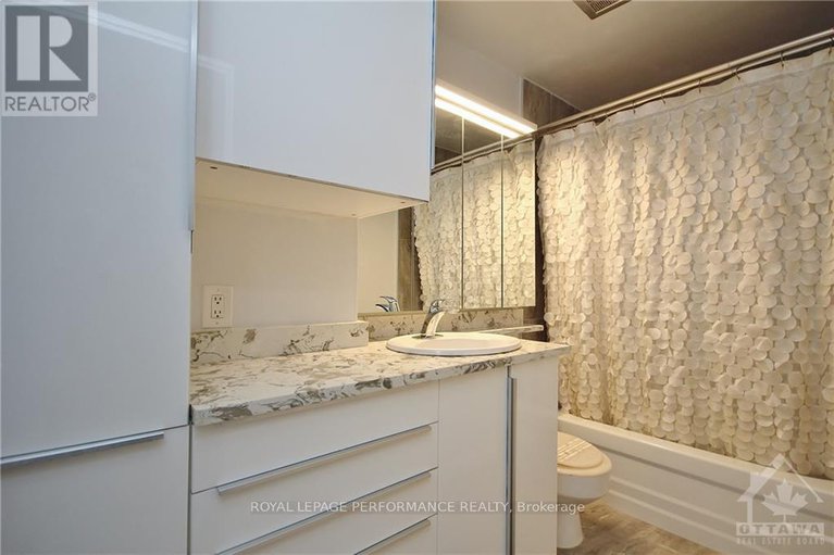28832666/1102-1785-frobisher-lane/riverview-park/ottawa/ontario/K1G3T7_16
