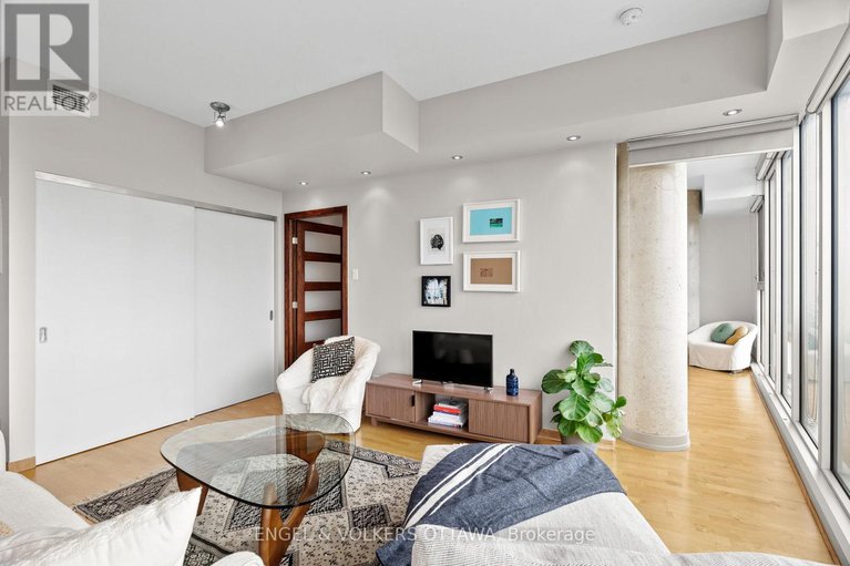 28813803/823-349-mcleod-street/ottawa-centre/ottawa/ontario/K2P0S1_15