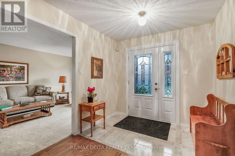 29126045/745-hauteview-crescent/fallingbrookridgemount/ottawa/ontario/K4A2B9_3