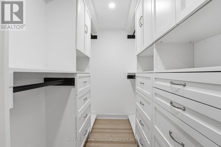 29155017/33-commanche-drive/city-viewskylinefisher-heightsparkwood-hills/ottawa/ontario/K2E6E8_26