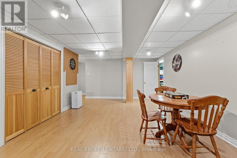 28843559/6-candow-crescent/stittsville-north/ottawa/ontario/K2S1K7_32
