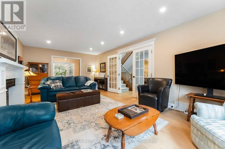 29123491/19-kingsford-crescent/beaverbrook/ottawa/ontario/K2K1T5_6