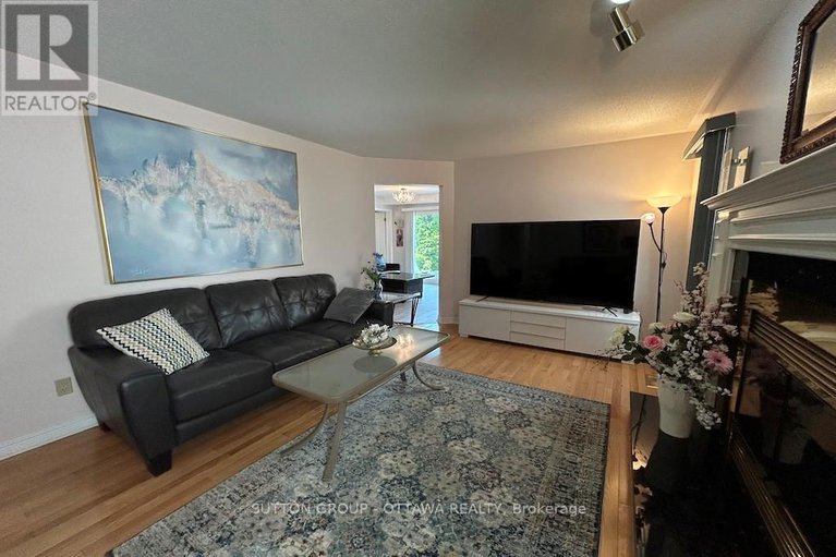 28486818/32-cellini-court-w/hunt-club-park/ottawa/ontario/K1G5K3_14