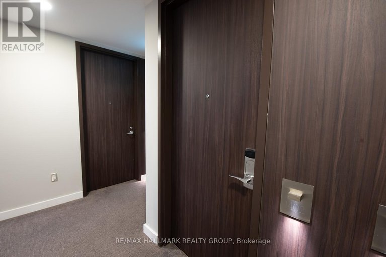28805859/1402-111-champagne-avenue/west-centre-town/ottawa/ontario/K1S5V3_4
