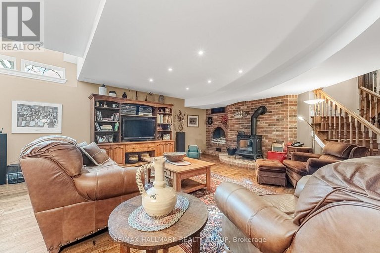 28343367/6980-mansfield-road/btwn-franktown-rd-fallowfield-rd/ottawa/ontario/K2S1B8_34