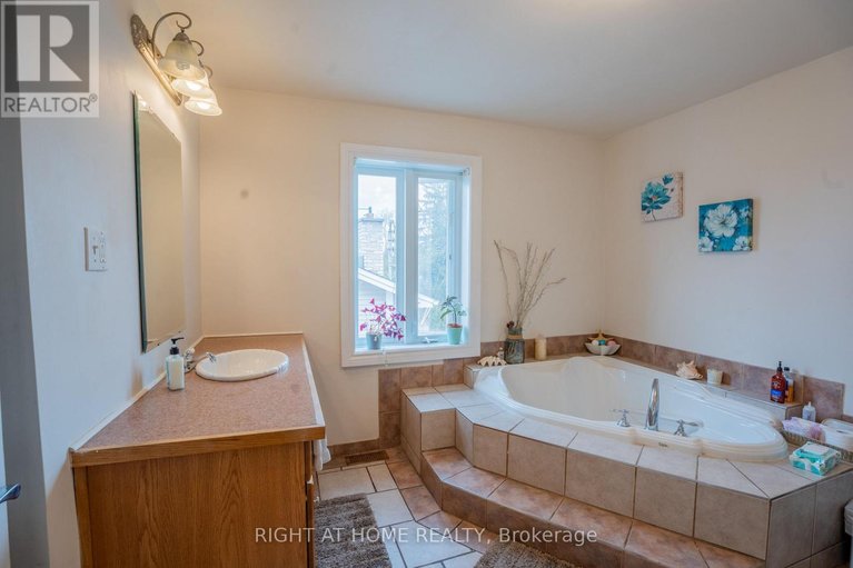 29637005/682-henri-circle/town-of-rockland/clarence-rockland/ontario/K4K1C4_12