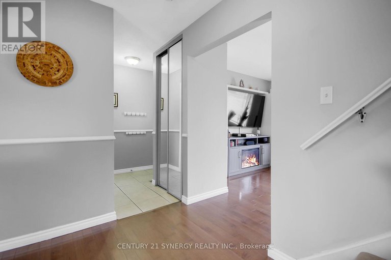 28283837/19-seabrooke-drive/glencairnhazeldean/ottawa/ontario/K2L2H8_6