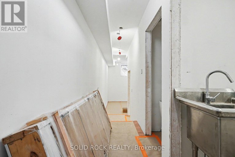 29669968/838-alpine-avenue/queensway-terrace-north/ottawa/ontario/K2B5R6_30