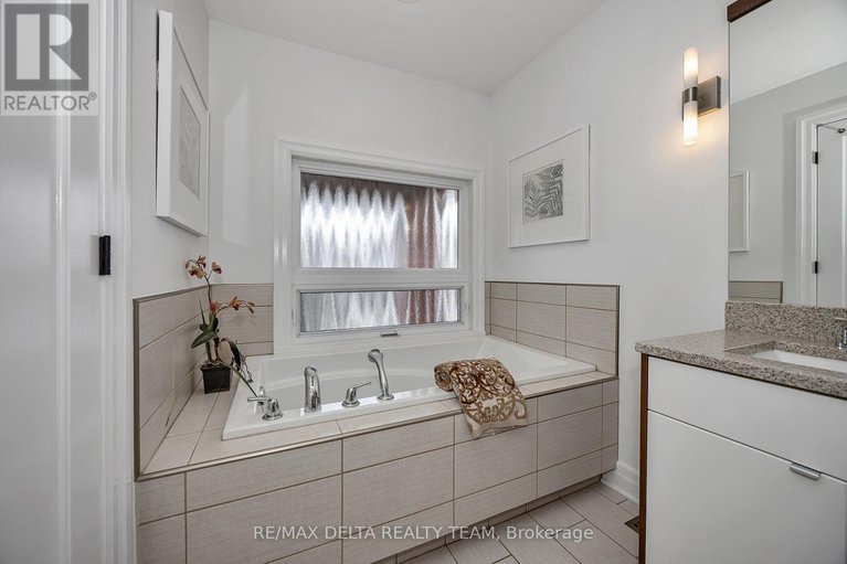 29607677/548-emerald-street/town-of-rockland/clarence-rockland/ontario/K4K0C1_19