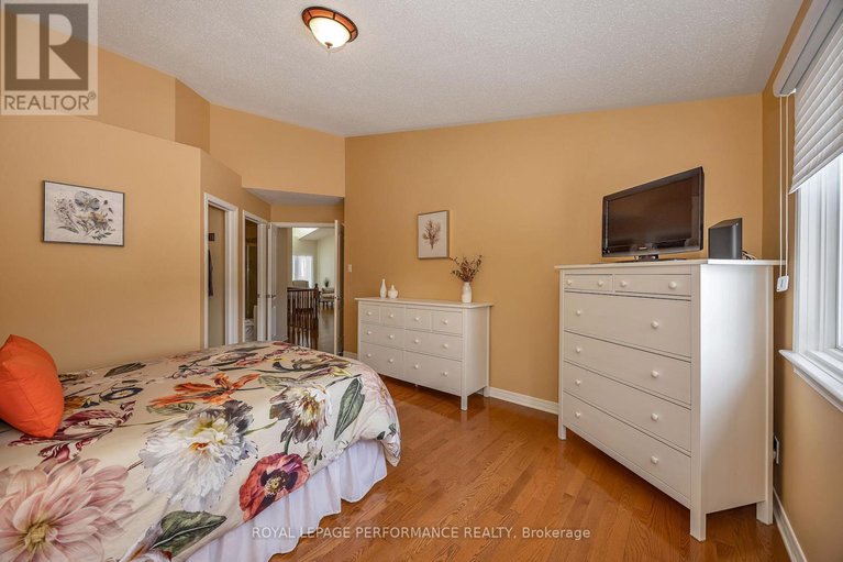 29419207/49-peregrine-crescent/bridlewood/ottawa/ontario/K2M2T2_13