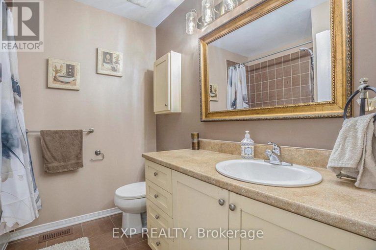 28538043/215-parkrose/chatelaine-village/ottawa/ontario/K4A0N8_12