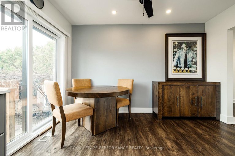 29628289/36-largo-crescent/meadowlandscrestview/ottawa/ontario/K2G3C7_12