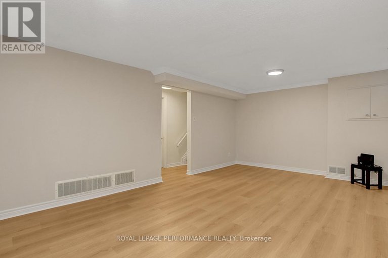 28710686/22-550-straby-avenue/overbrookcastle-heights/ottawa/ontario/K1K1H1_33