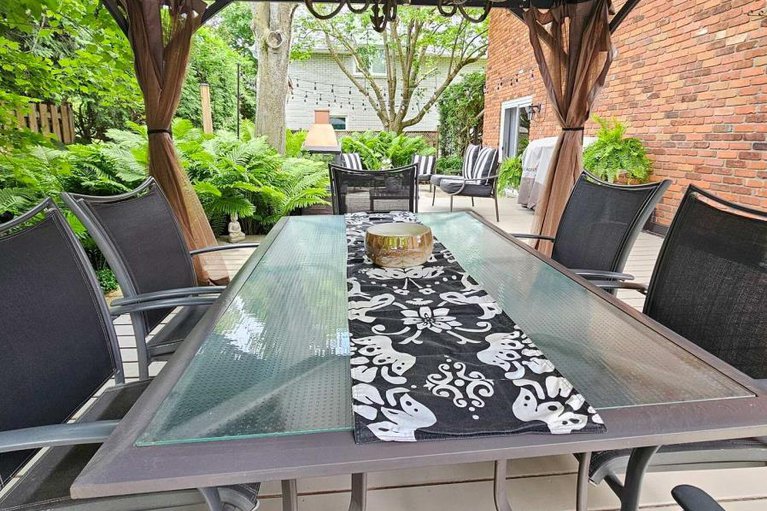 28675680/1-erinlea-court/pineglencountry-place/ottawa/ontario/K2E7C8_8