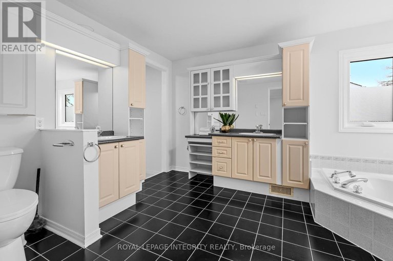 29622536/18-shipley-crescent/stittsville-central/ottawa/ontario/K2S1R2_25