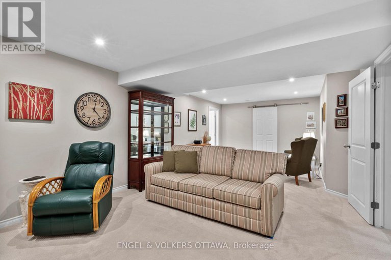 28806486/27-esquimault-avenue/bruce-farmgraham-parkqualicumbellands/ottawa/ontario/K2H6Z4_36