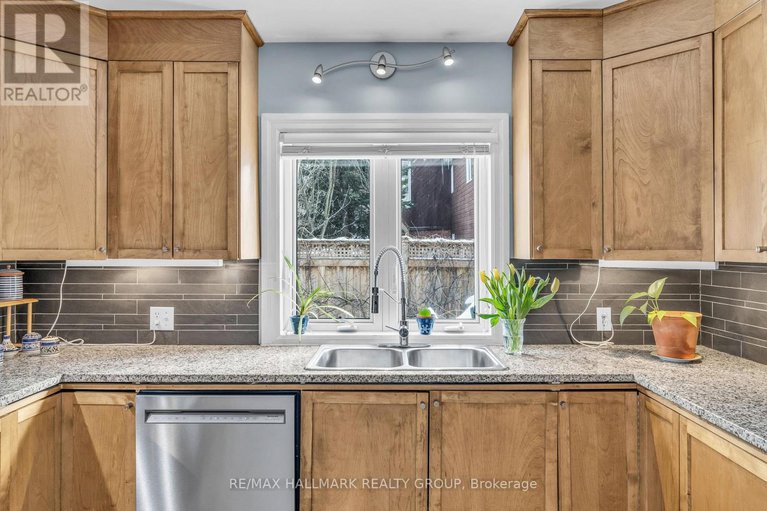 28281050/396-daly-avenue/sandy-hill/ottawa/ontario/K1N6H2_20